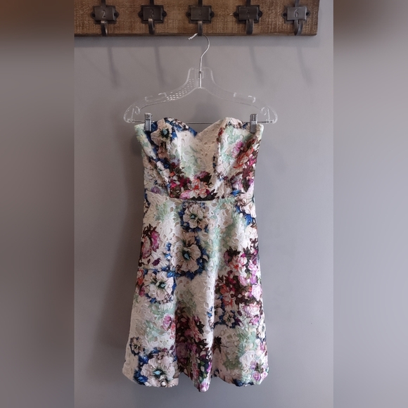 David's Bridal Strapless Floral Lace Dress With Full Skirt Size 2 - Picture 2 of 12